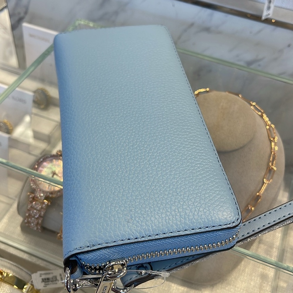 MICHAEL KORS Large Pebbled Leather Continental Wallet Wristlet Phone Holder
NWT - Picture 12 of 16